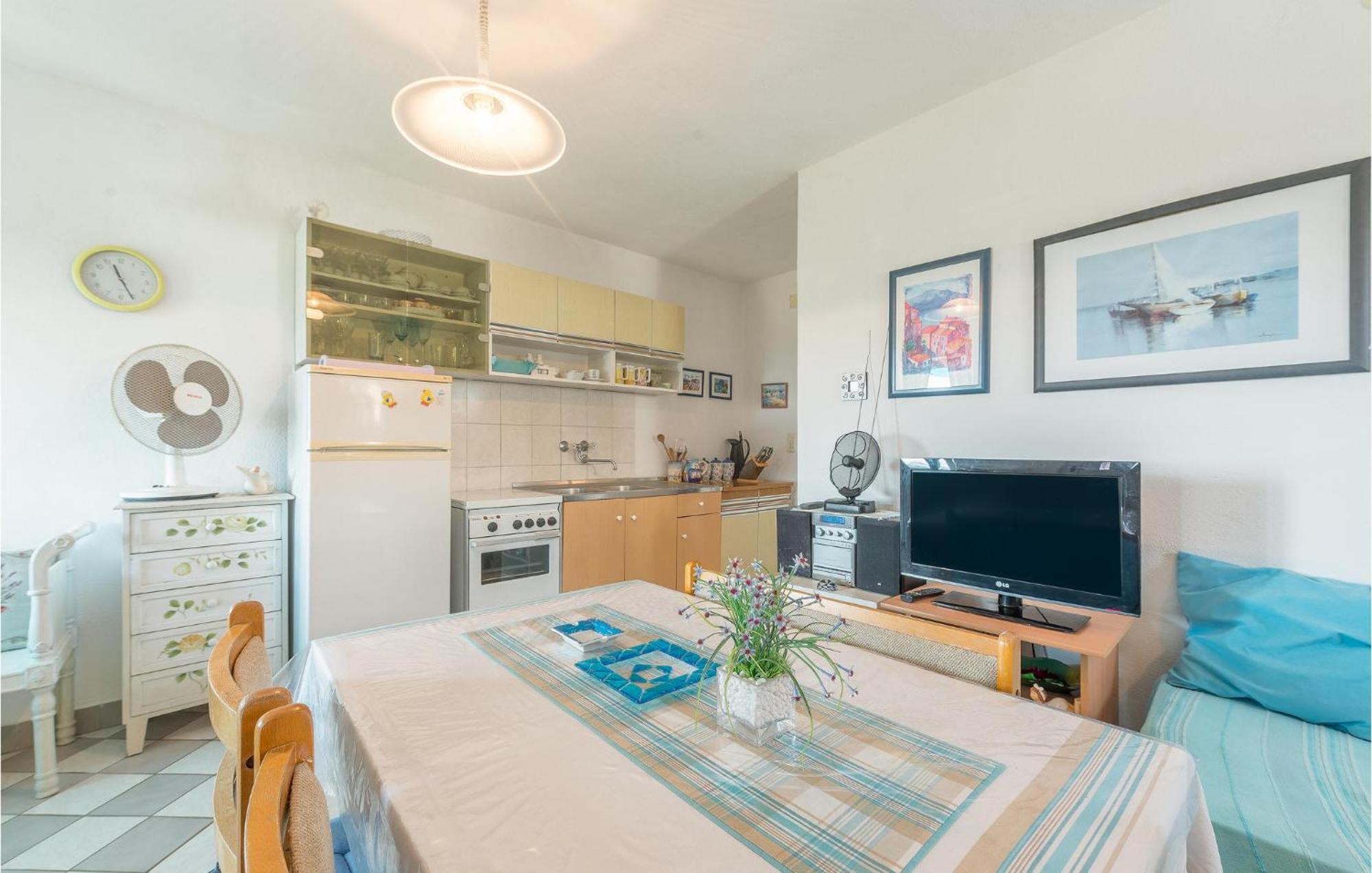 1 Bedroom Lovely Apartment In Tribunj Tribalj 외부 사진