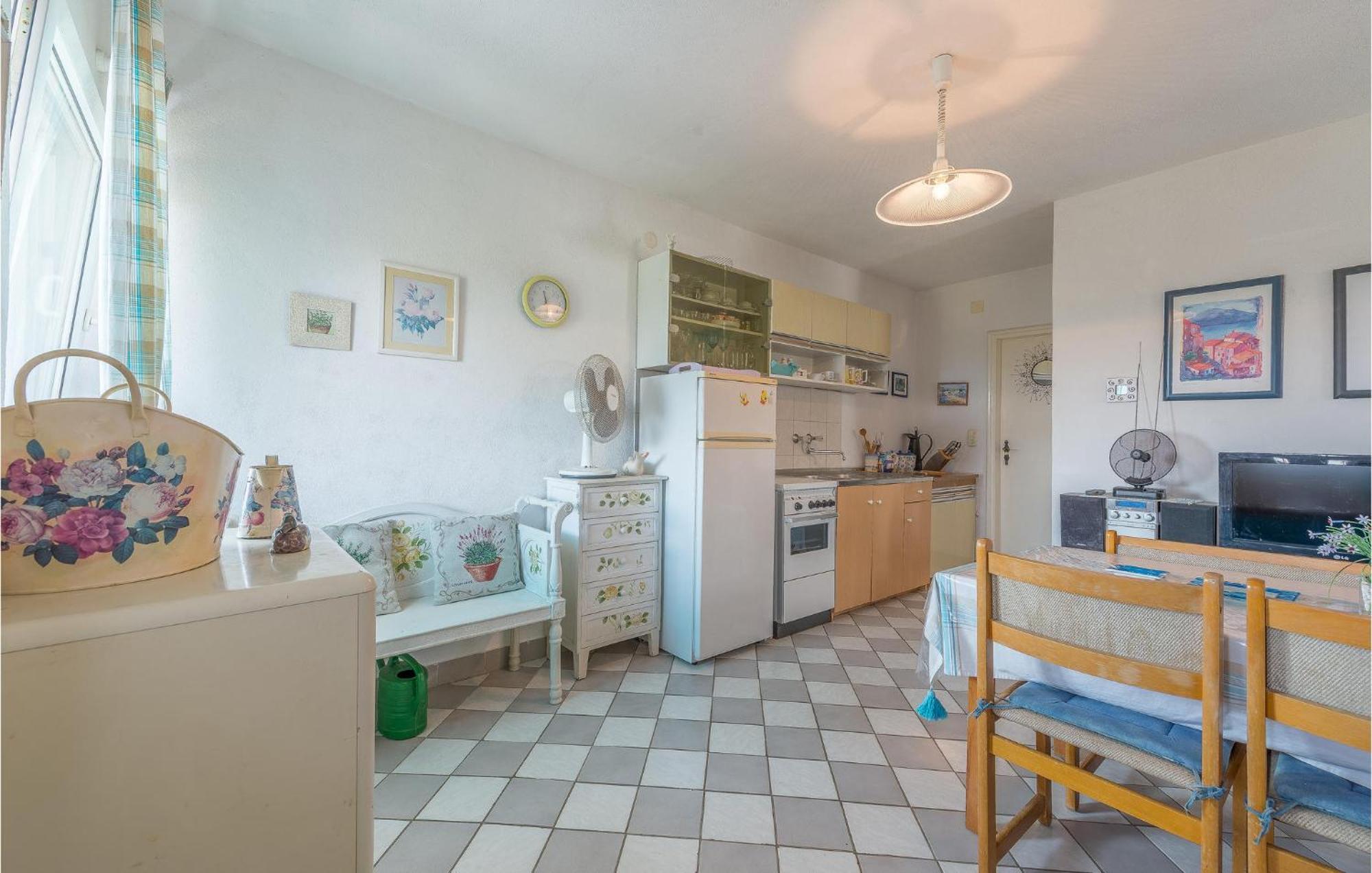 1 Bedroom Lovely Apartment In Tribunj Tribalj 외부 사진